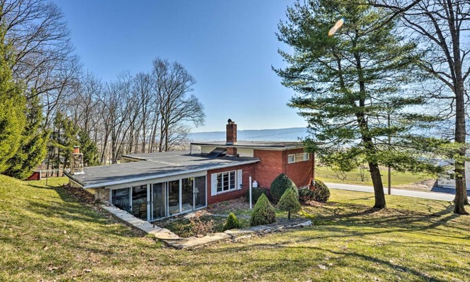 Belleville House | Cozy Home with Private Patio and Views, Hiking On-Site