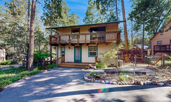 Twain Harte Cabin | Cozy home with wood burning fireplace, spacious deck, and BBQ