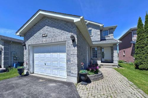 Barrie House | Cozy house at south end Barrie