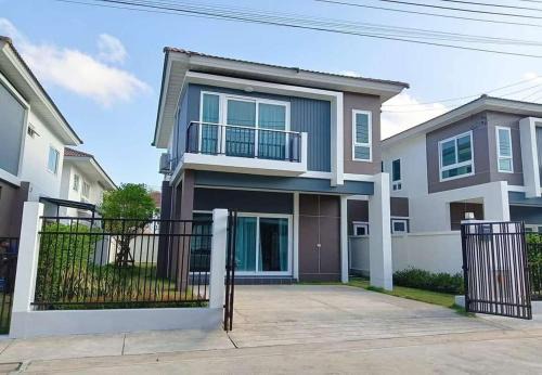 Thep Kasattri House | Cozy House by Cody One