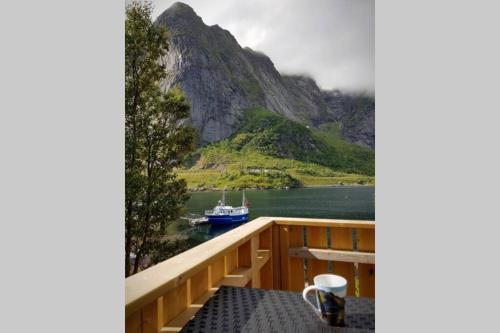 Reine House | Cozy House By The Fjord In The Heart Of Lofoten