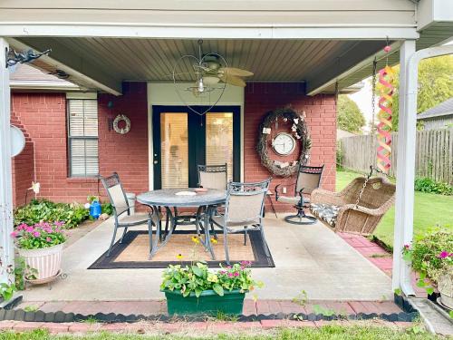 Springdale House | Cozy house centrally located close to everything in NWA