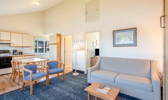 West Yarmouth Apartment | Cozy House in Waterfront Resort w/Private Beach & Ocean-View Pool