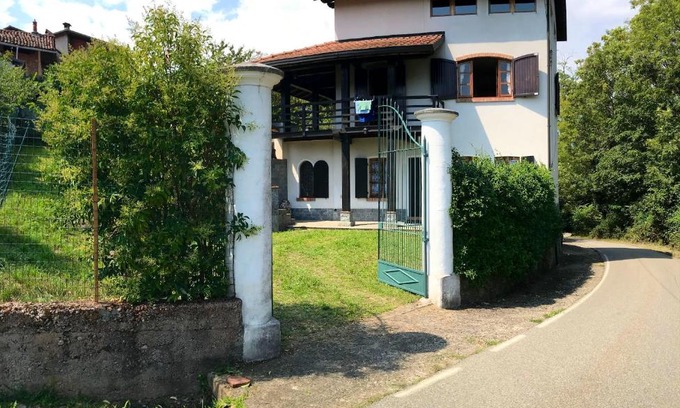 Sostegno House | Cozy house near Asei with garden and terrace