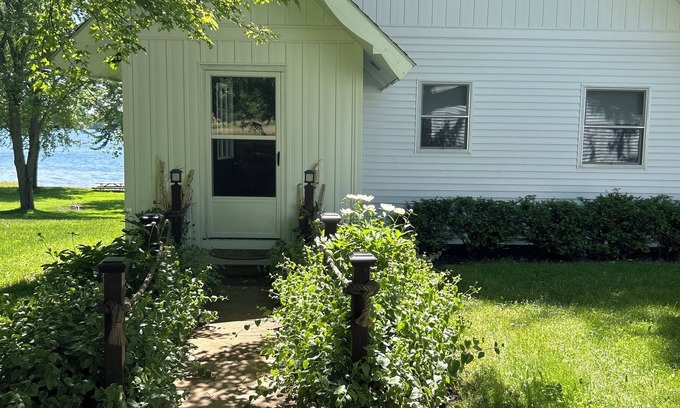 Kendall House | Cozy House on Swan Lake in Allegan