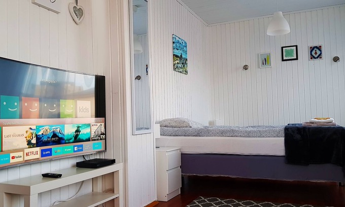 Innri-Njarthvik House | Cozy house,perfect located free parking & wifi