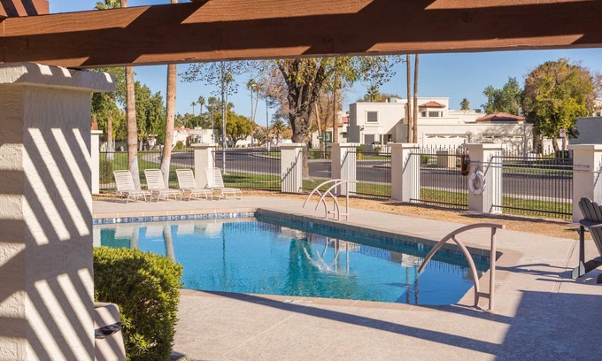 Tempe House | Cozy House, Pool, Spa, Tennis & Pickleball Courts