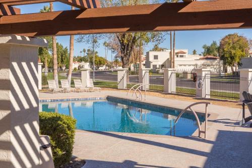Tempe House | Cozy House Pool Spa Tennis & Pickleball Courts
