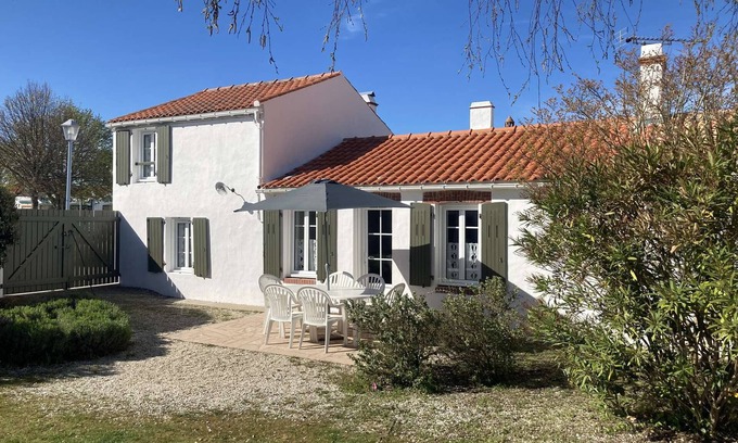 L'Epine House | Cozy House with Annex, Garden, 6 Sleeps, Near Beach & Shops