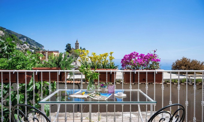 Montepertuso Apartment | Cozy house with sea view, terrace and private parking