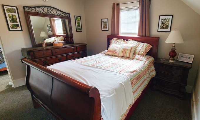 Moon Township Apartment | Cozy in Coraopolis Suite A