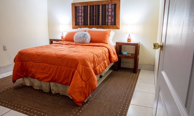 Chimaltenango Apartment | Cozy. Internet, Netflix, Washer and Dryer,full Kitchen