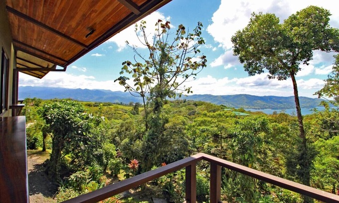 Arenal Villa | Cozy Jungle Hideaway with Lake Views