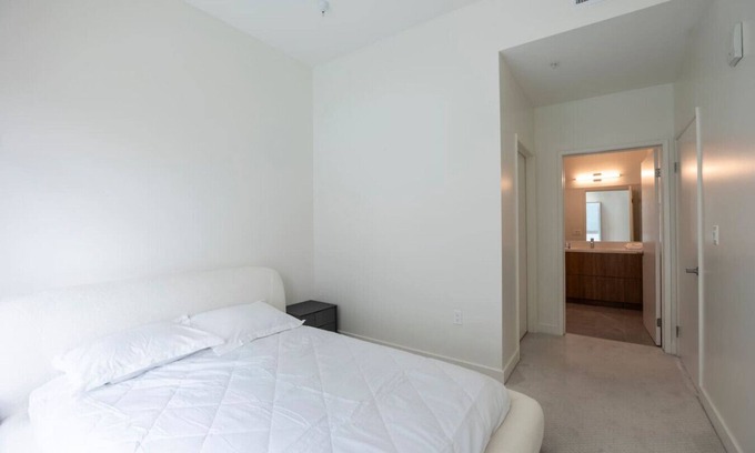 Wilshire Center Apartment | Cozy K-Town 2B2BA w/Balcony (ID268)