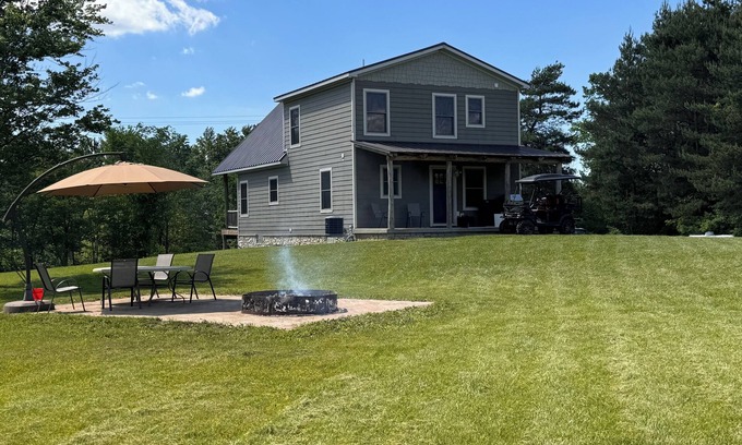 Decker Cabin | Cozy Kingston Cottage - 3-bedroom Lodge with AC, Peloton Bike, WiFi, and More