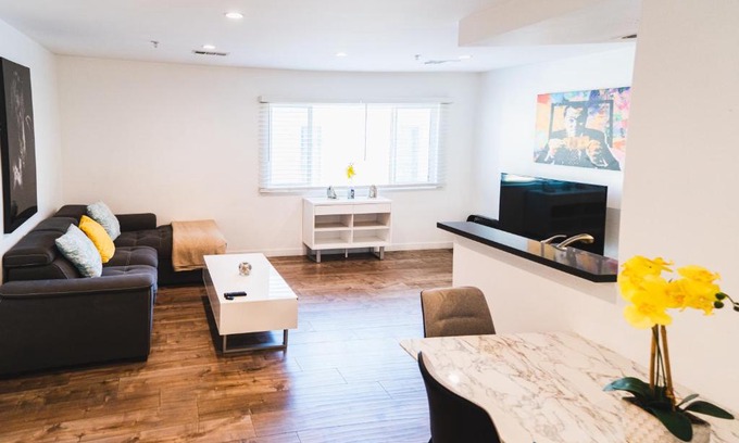 Wilshire Apartment | Cozy Koreatown 1 Bedroom Modern Furnished Free Parking