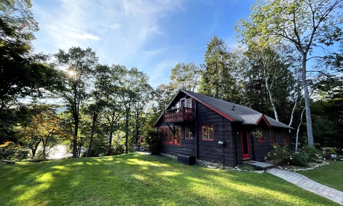 New Milford Cottage | Cozy Lake Cottage with Hot Tub, Views, Kayaks