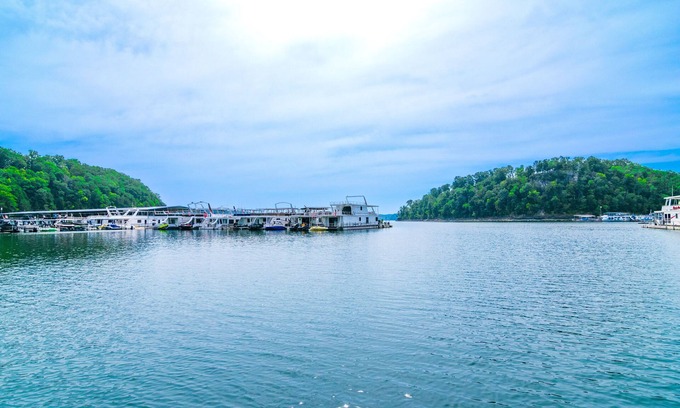 Jamestown Cottage | Cozy Lake Cumberland Retreat with hot tub, just above Jamestown Marina!nnn