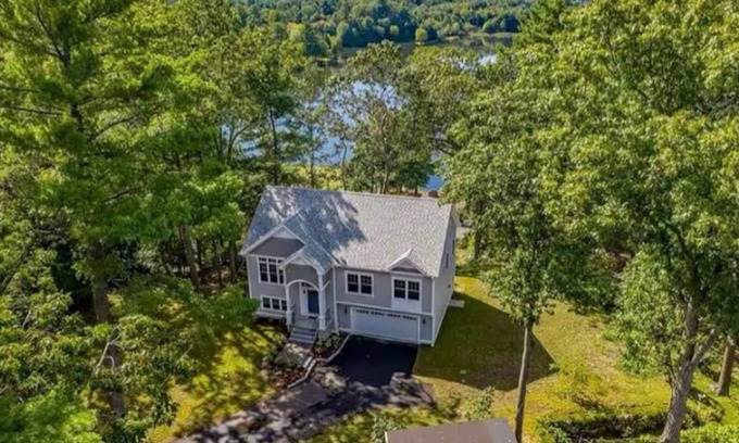 Unionville House | Cozy Lake Garda Home-Baby/Kid/Pet Friendly