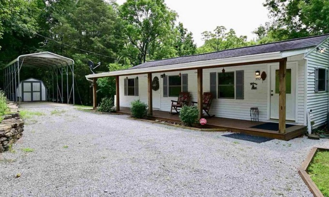 Foster House | Cozy Lake House: Ark Encounter, Kincaid Lake, KY- Fishing, Scenic Get-Away