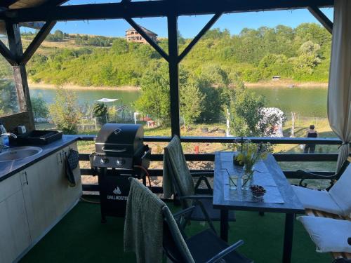 Teliucu Inferior Resort | Cozy Lake House