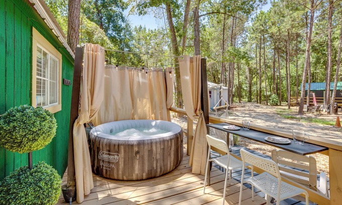 Onalaska Cabin | Cozy Lake Livingston Cabin Rental - 2 Mi to Marina