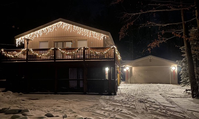 Pocono Pines House | Cozy Lake Naomi Vacation Home with Hot Tub.