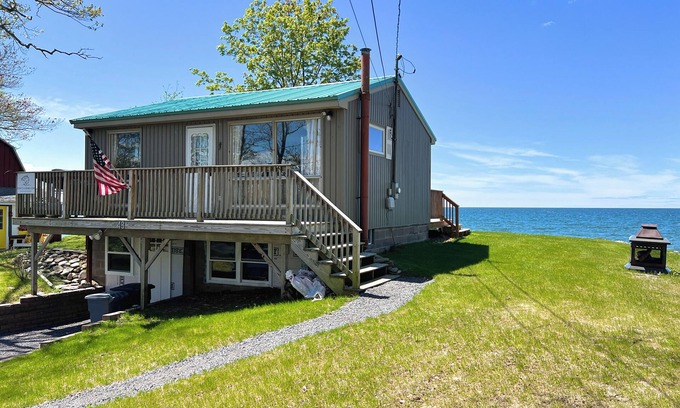 Maple View Cottage | Cozy LAKE ONTARIO WATERFRONT COTTAGE with Breathtaking Views!