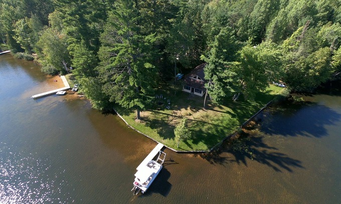 Rumely House | Cozy, Lakefront Cabin - Year Round Retreat!
