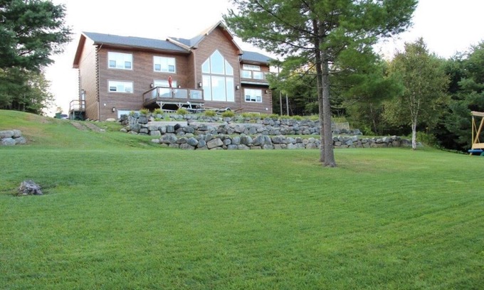 Lucasville Ski Chalet | Cozy lakefront chalet retreat. Perfect for couples or families!
