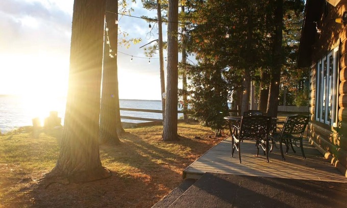 Onaway Cottage | Cozy Lakefront Cottage Getaway on Black Lake