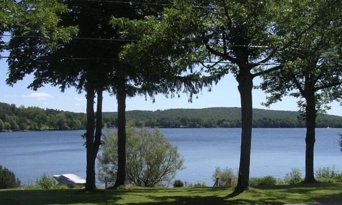 Carbondale House | Cozy Lakefront Home on Beautiful Crystal Lake, Minutes from Elk Mountain