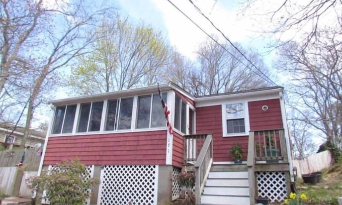 Mashpee Cottage | Cozy Lakeside Cottage Just Steps To The Beach