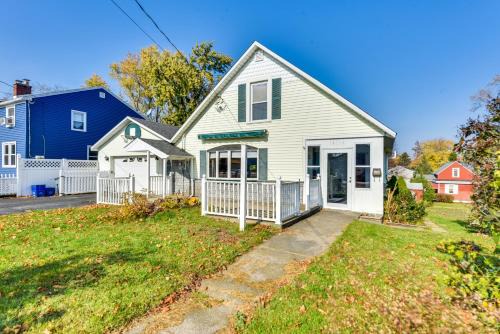 Lewiston House | Cozy Lewiston Home Less Than 10 Mi to Niagara Falls!