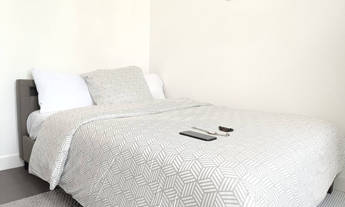 Colombes Apartment | Cozy Life with WiFi in Colombes