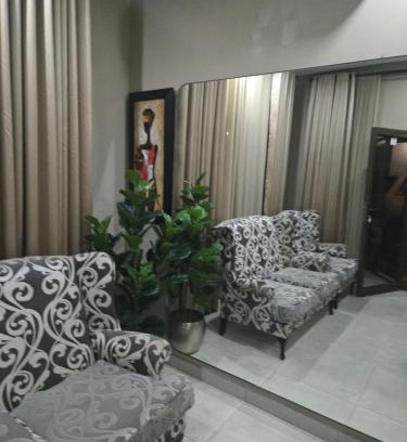 Mookgopong House | Cozy Lifestyle Guesthouse