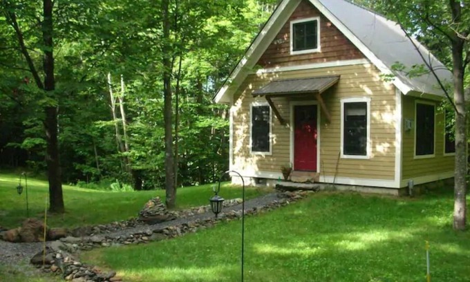 Underhill Cabin | Cozy Little Cabin in the Woods