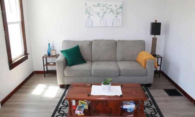 Quincy House | Cozy little cottage in the heart of the Gem City
