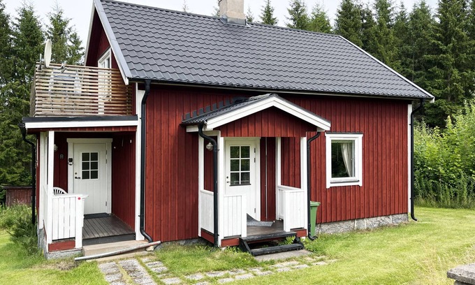 Virserum Ski Chalet | Cozy little red cottage with proximity to a pond and lake outside Virserum | SE05061
