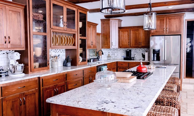 Hulbert House | Cozy Lodge on Fort Gibson Lake. Pet-Friendly!