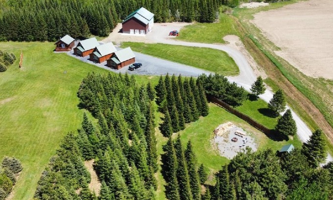 Aroostook Cabin | Cozy lodge room #4