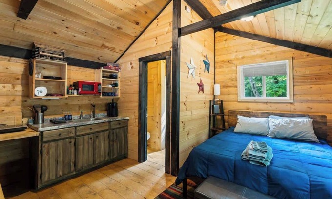 Primrose Cabin | Cozy Log Cabin Getaway in Heart of RRG!