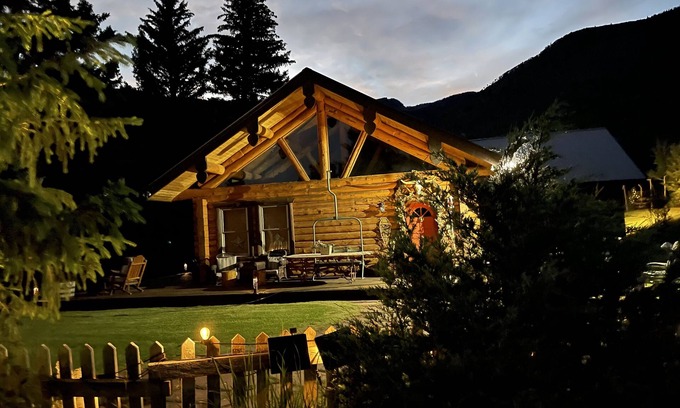 Basalt Cabin | Cozy Log Cabin in the Rocky Mountains 35 miles from Aspen