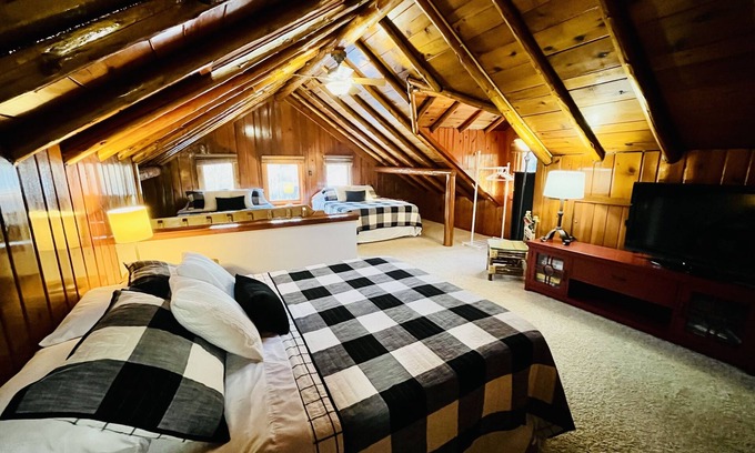 Gaylord Condo | Cozy Log Cabin on Golf Course, Across from Otsego Lake