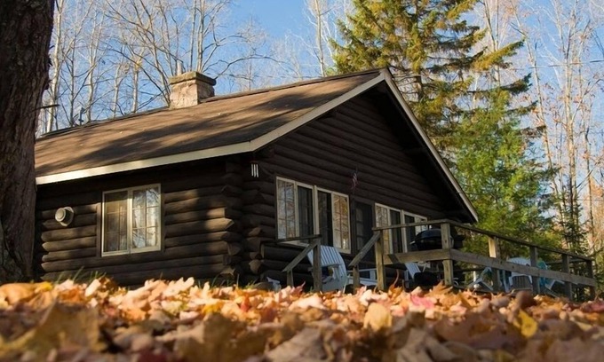 Chassell Cabin | Cozy Log Cabin Rental