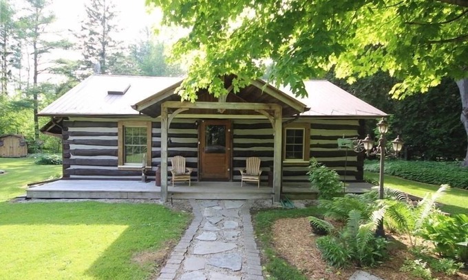 Central Huron Cottage | Cozy Log Cabin - Walk to Lake Huron!
