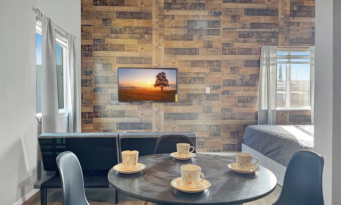 Biggs Field Apartment | Cozy, Lux 1-bedroom apartment close to i10, Sprouts, & Fountains