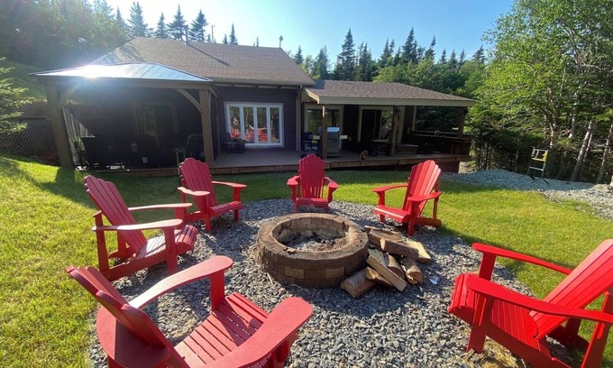 Terra Nova Cottage | Cozy Mahers Cottage - Hot tub
