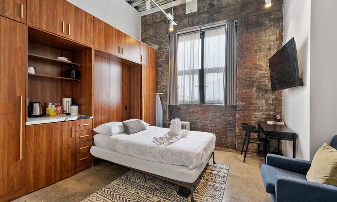 North Oakland Apartment | Cozy! Micro Loft apartment! in N Oakland, sleeps 1