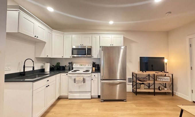 Kent Apartment | Cozy MIL unit in Kent WA
